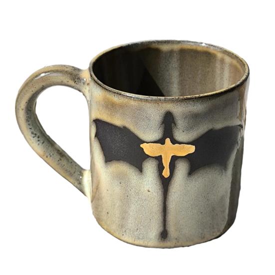 Кружка с рисунком пылающего дракона объемом 350 мл, эргономичная ручка, молочно-желтая глазурь, кружка, расписанная вручную, керамическая посуда для питья с драконом