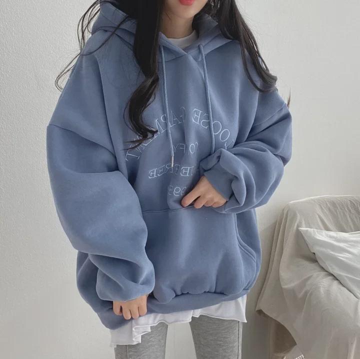 Женская толстовка oversize из бархата с капюшоном — новая коллекция осень/зима 2022 года