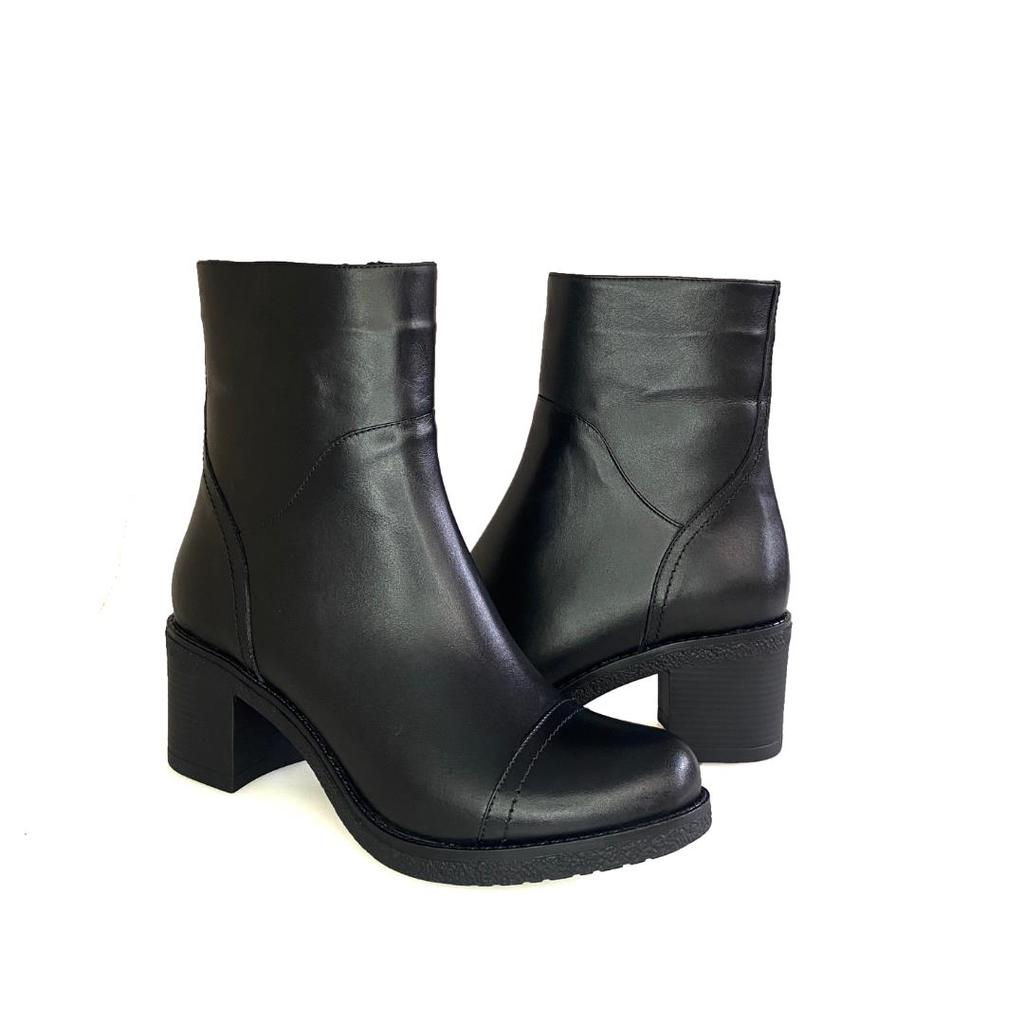 Женские сапоги из натуральной кожи на высоком каблуке