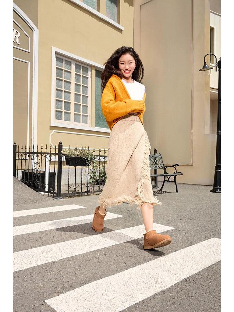 Мини угги из овчины Чжоу Дунъюй: Теплая, Толстая Шерсть, Нескользящий Зимний Стиль для Пар