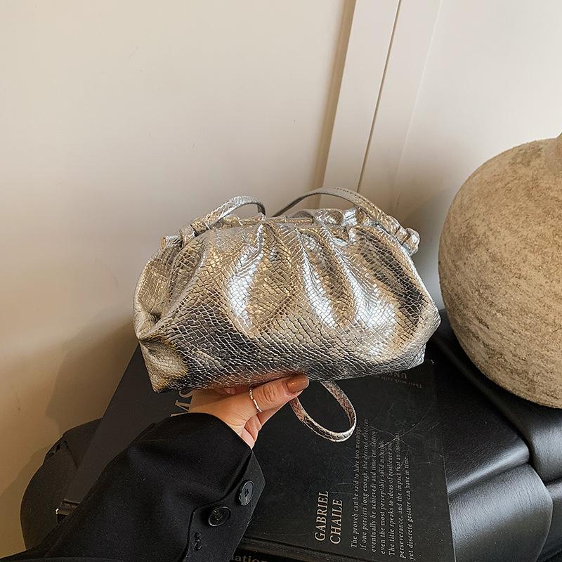 Глянцевая сумка-облако золото серебро плиссированная сумка-пельмень женская новая нишевая дизайнерская сумка через плечо мессенджер