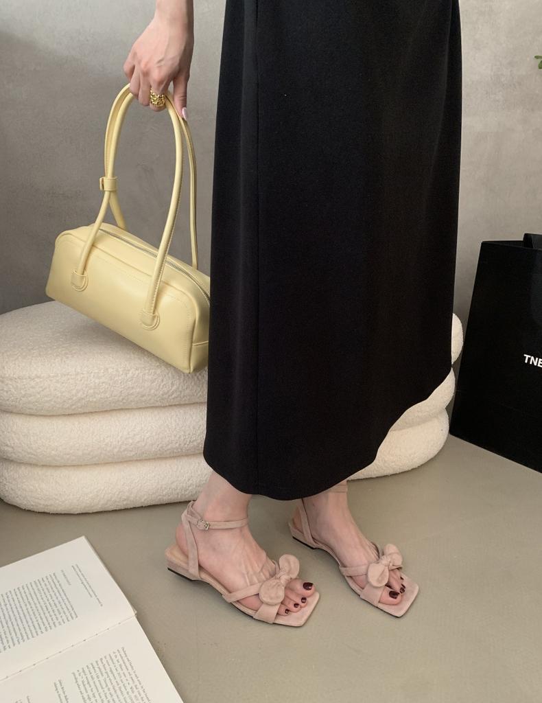 2025 new cool slippers female French fairy wind gentle thick heel word with low heel cool slippers