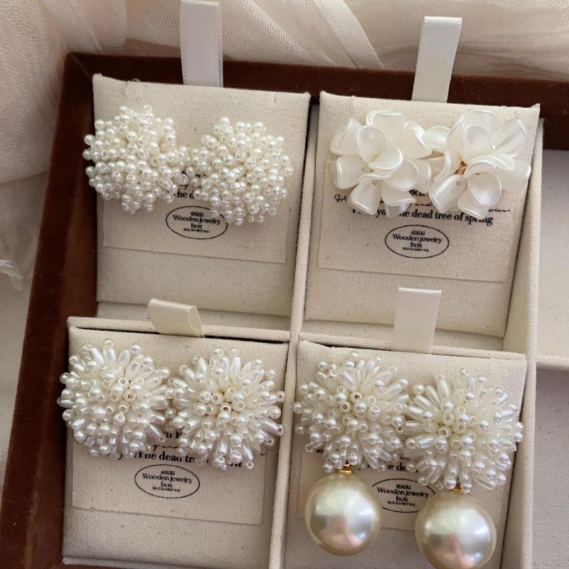 High-End Korean Pearl Flower Cluster Earrings Simple Temperament Earrings Earrings Fireworks Personalized Beaded Flower Women'S Earrings