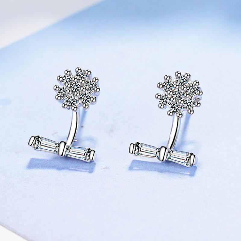 Design Sense Cold Wind Small Lock Fashion Zirconia Sparkling Classic Stud Earrings for Women Dazzling Female Elegant Accessories Timeless Jewelry