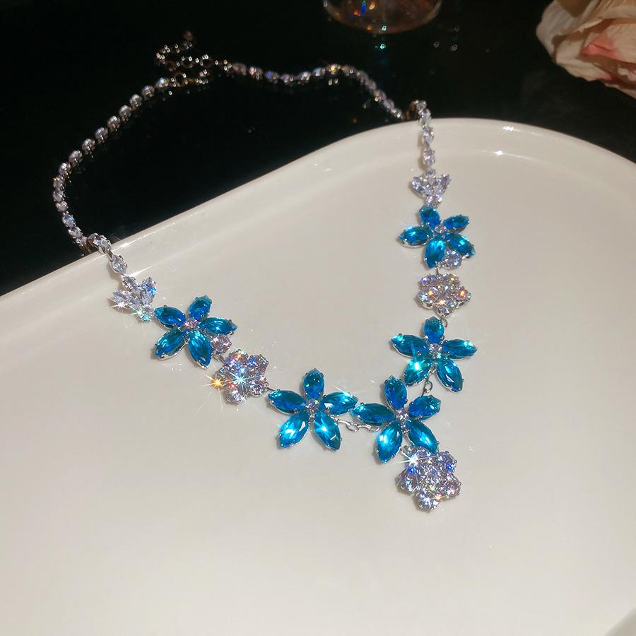 Набор «Ожерелье-подвеска-капля из циркона и серьги»: Элегантные Роскошные Ювелирные Изделия