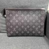 [Б/У] Louis Vuitton Pochette Voyage MM 'Черный холст Monogram Eclipse' - Очень хорошее состояние #1MGIBDF