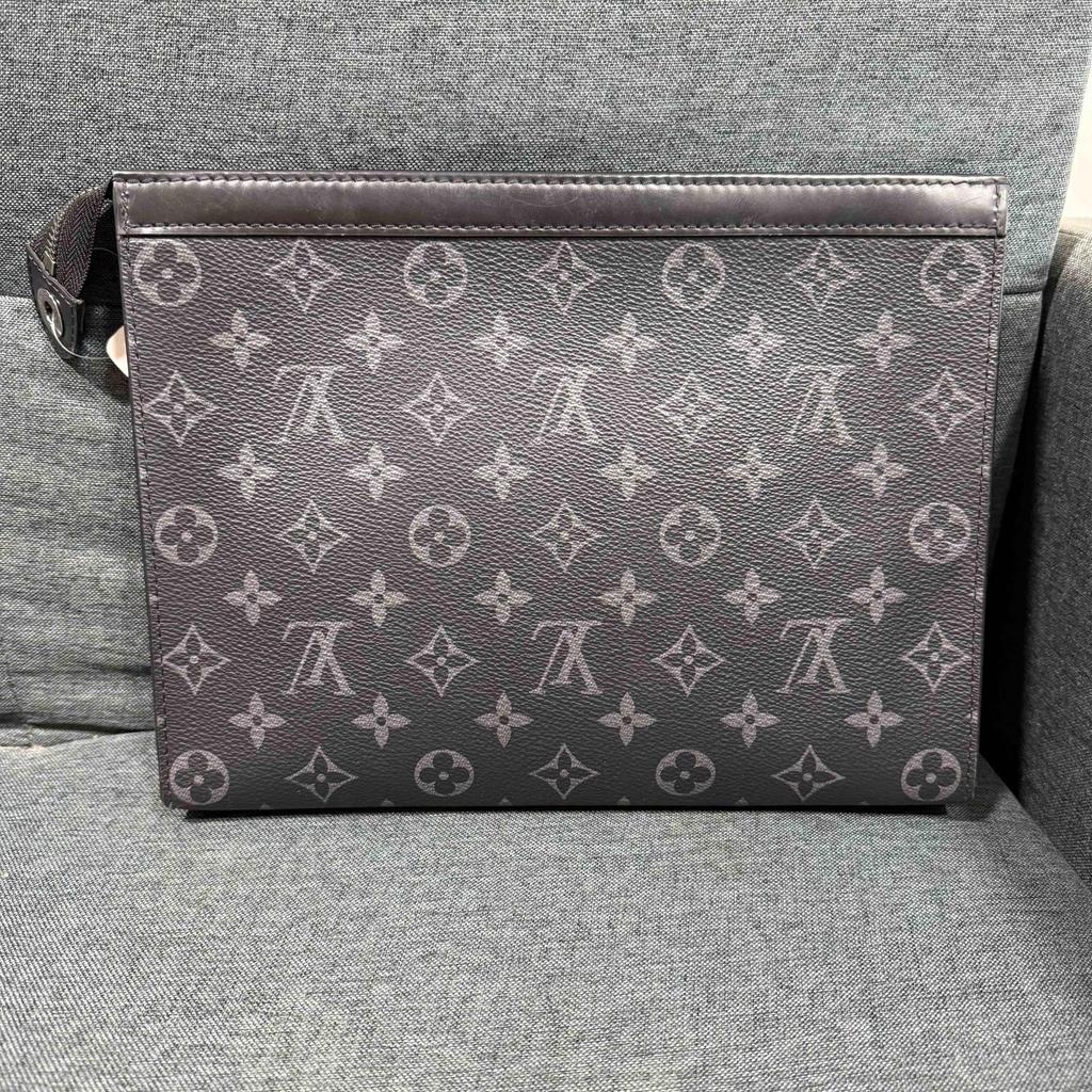 [Б/У] Louis Vuitton Pochette Voyage MM 'Черный холст Monogram Eclipse' - Очень хорошее состояние #1MGIBDF