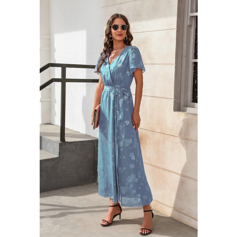 Платье с V-образным вырезом, завышенной талией и бретелями, жаккардовое, с разрезом, длинное, короткое, с короткими рукавами