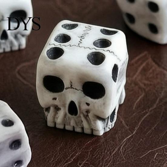 Handheld Lightweight Dice Skull for Adults, Gothic Resin Shaped Portable Running Groups 6 Sided Entertainment, Halloween Party Favors Matte