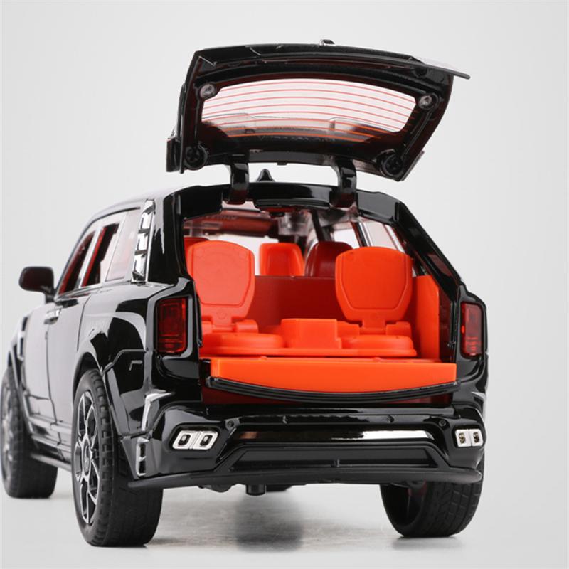 1/24 масштаб Rolls Royce Cullinan, литая под давлением модель автомобиля, игрушечная машина с откатным механизмом, звуком и светом для детей, коллекция подарков для мальчиков и девочек