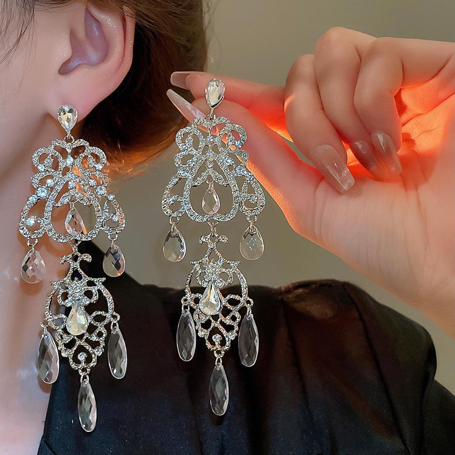 Luxury Spider Web Drop Tassel Earrings with Inlaid Diamonds