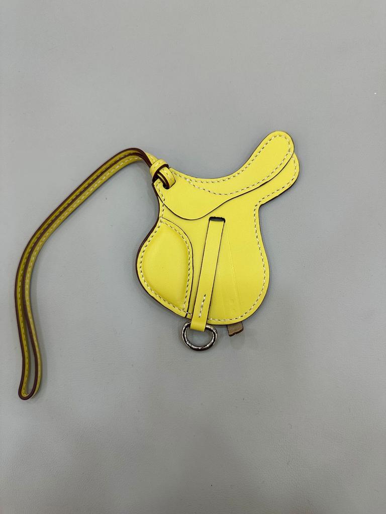 Высококачественный кожаный брелок для сумки, подвеска в виде сумки-седла, милый брелок для ключей от машины, роскошные аксессуары для сумки из натуральной овчины ручной работы