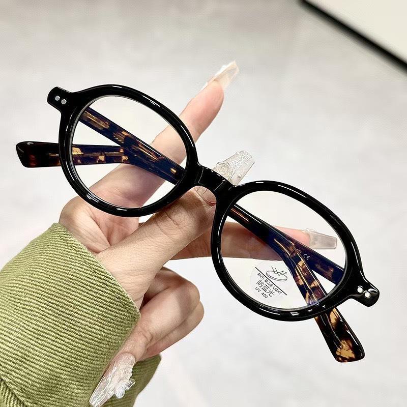 Japanese Retro Round Tortoise Shell Glasses Frame - Small Literary Style for Women
