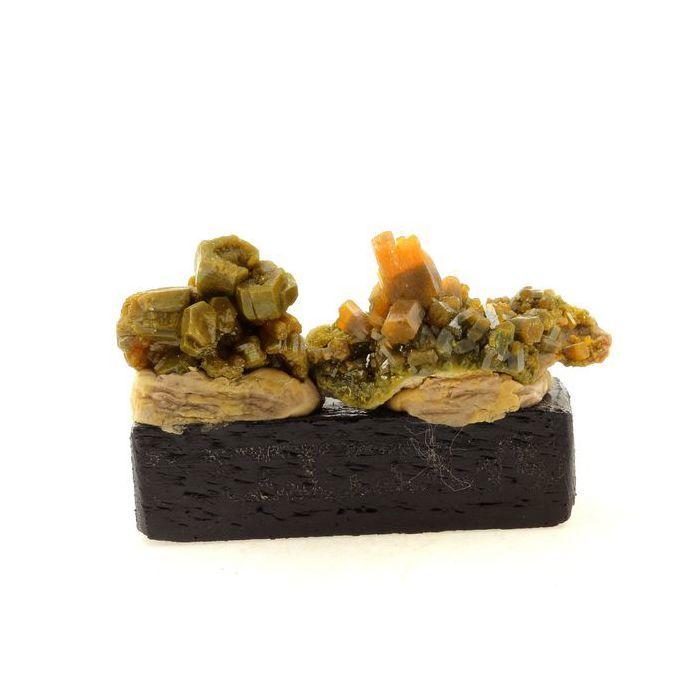 Pierres et Minéraux. Pyromorphite. 186.15 ct. Les Farges mine, Ussel, Corrèze, France.