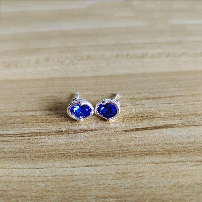 2026 new best-selling niche design with exquisite earrings in three colors, suitable for daily casual wear