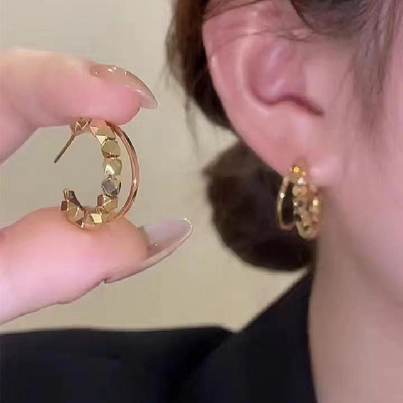 Модные серьги, легкая роскошь, простые серьги, женские серебряные, легкая роскошь, высококачественные маленькие серьги, нишевый дизайн, модные, крутые серьги