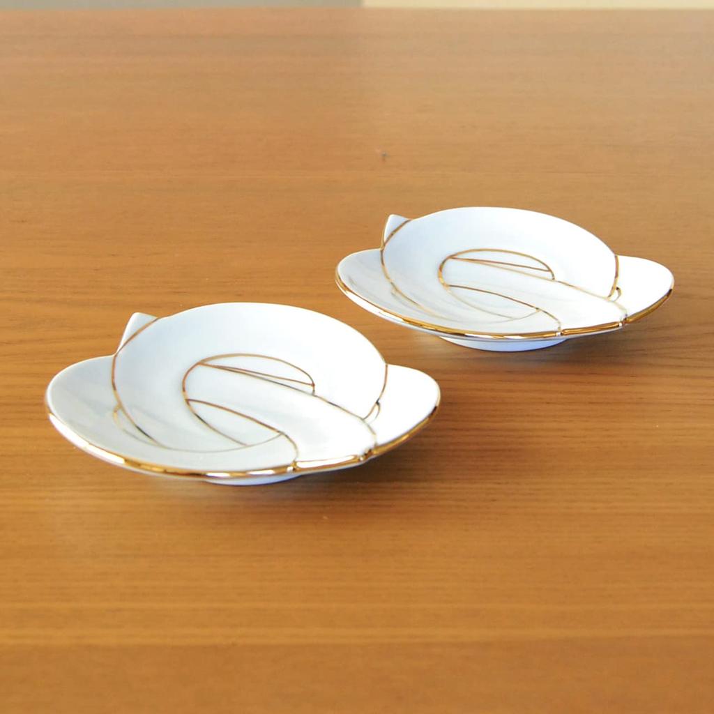 Set of 2 11cm Arita Ware Small Plates, Gold, with Gold Wire, for New Year's Gifts.