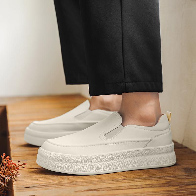 Мужская повседневная летняя обувь с толстой подошвой, мужские туфли без застежек, кожаные модные мокасины для мужчин, новинка 2024 года, удобная мужская обувь для ходьбы