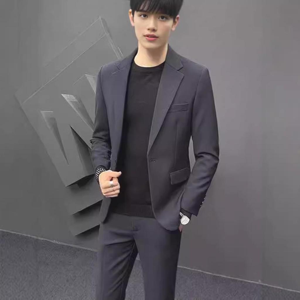 Мужской приталенный пиджак во французском стиле с подплечниками – легкий, строгий, повседневный и официальный.