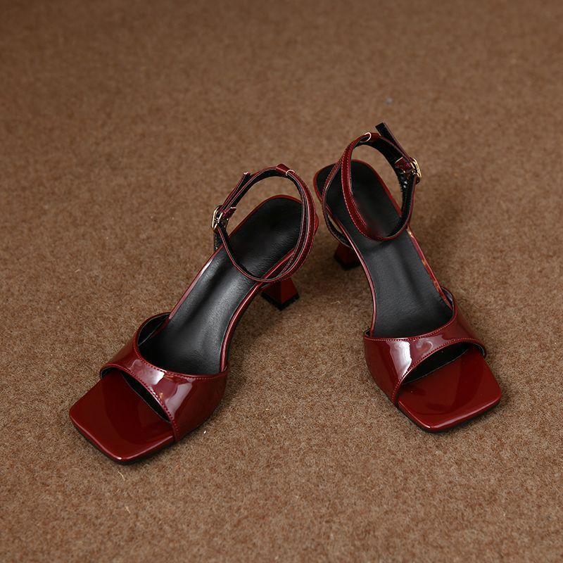 Летом 2025 года, новые французские сандалии с квадратным носком и открытым носком, в сказочном стиле с юбкой, сандалии на шпильке, женские