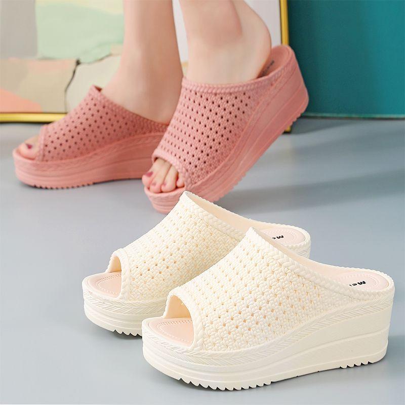 Тапочки на высоком каблуке. Женские летние толстые подошвы на наклонном каблуке. Модная верхняя одежда. Сандалии принцессы с увеличением ветра. Нескользящие дышащие домашние тапочки.