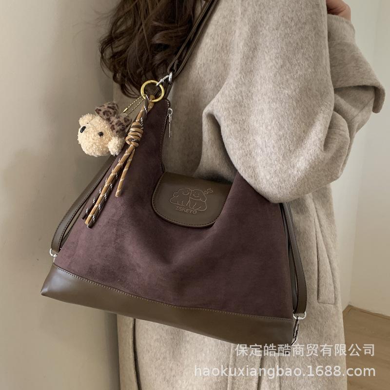 Осенне-зимний ретро замшевый женский рюкзак 2025 новый большой вместимости для поездок на работу студенческий школьный рюкзак для занятий