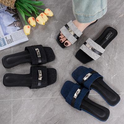 Взрыв интернет-знаменитости 2025 лето новая женская обувь плоская подошва яркий бриллиант квадратная пряжка открытый носок крутые тапочки женские домашние