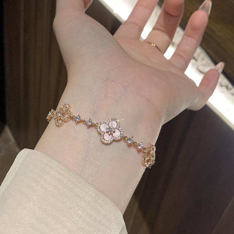 Vintage Medieval Inlaid With Diamond Powder Fritillary Four-Leaf Clover Bracelet Hollow Niche Luxury Design Push-Pull Jewelry