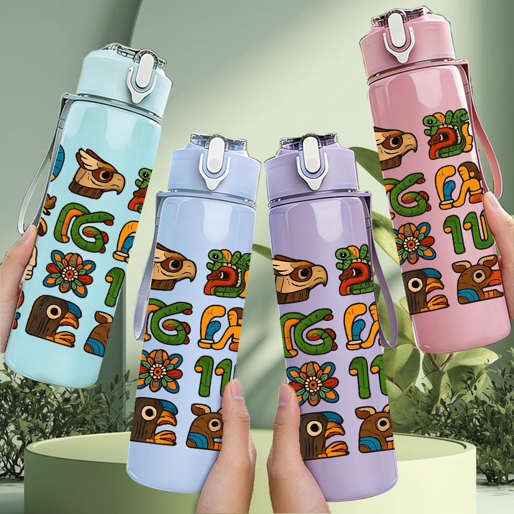 1PC Multi Language Letter Art 750ml Color Plastic Sports Water Bottle Leakproof Flip Straw Lid Suitable for Sports Office Home Use