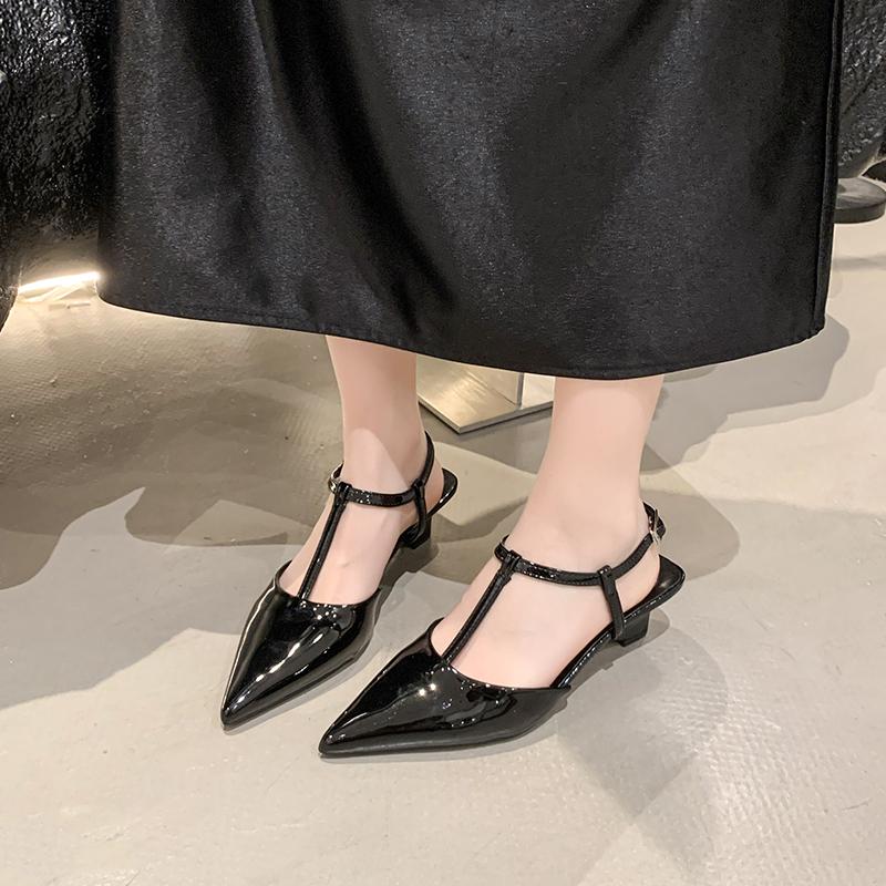 Модные туфли-лодочки с острым носком, неглубоким вырезом, металлическим ремешком, на низком каблуке, женские модные сандалии баотоу, противоскользящие, износостойкие