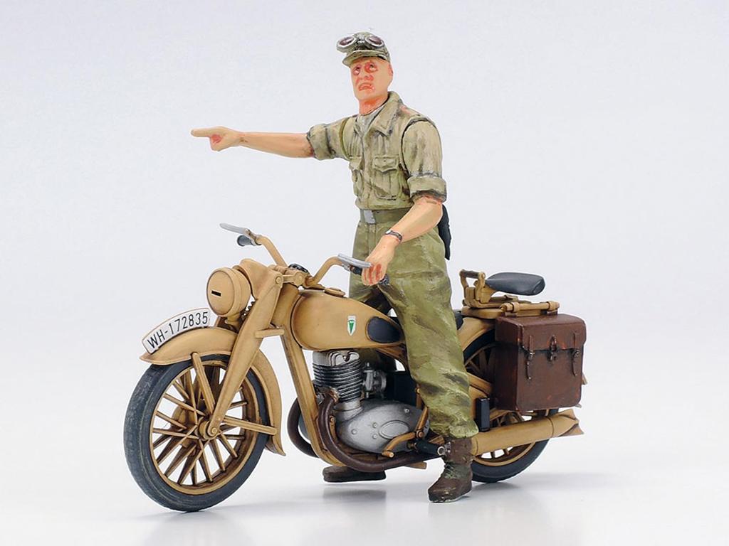Tamiya Масштабный набор немецкого мотоцикла Panzer IV F Type Messenger Bike Set North Africa Front Plastic Model 25208 1/35