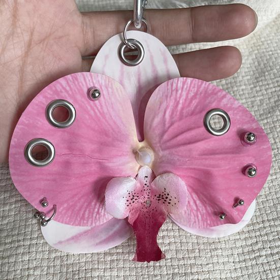 Брелок-подвеска в форме цветка, реалистичный внешний вид, легкий сплав, органайзер для ключей, цветочная декорация для сумки