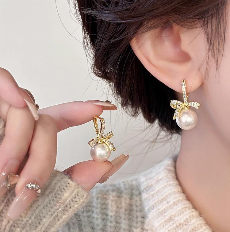 Minimalist bow earrings for women with a niche design, versatile earrings, 2026 autumn and winter popular high-end earrings