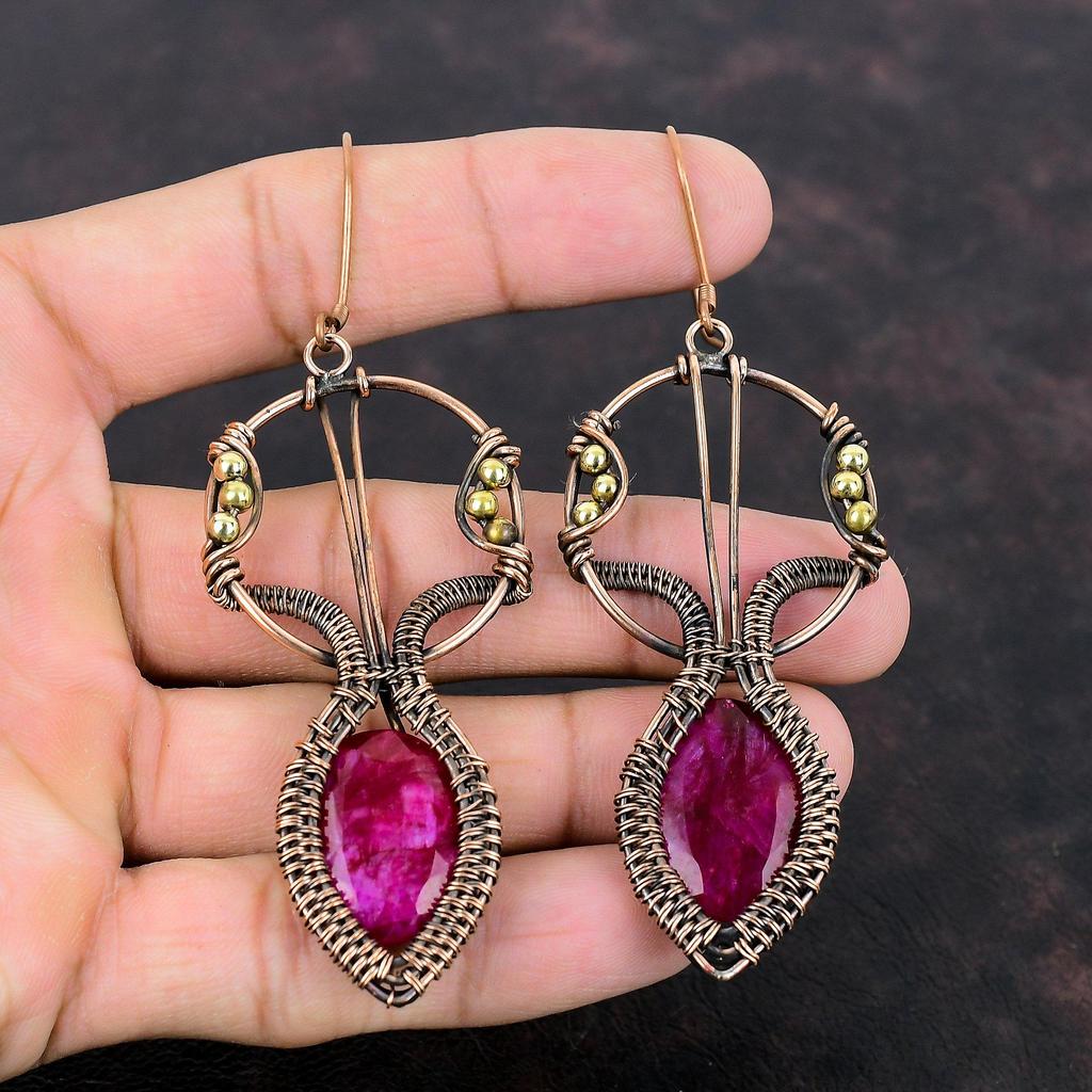 Серьги из граненого кашмирского рубина, медная проволочная обертка, серьги из драгоценных камней, медные серьги ручной работы, элегантные ювелирные изделия, проволочная обертка, подарок для мамы