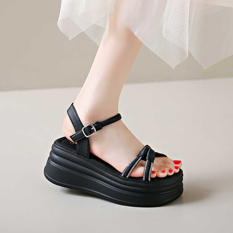 Босоножки на платформе женские летние 2024 новые модные туфли-маффины со стразами и юбками универсальные римские туфли для увеличения роста невысоких людей