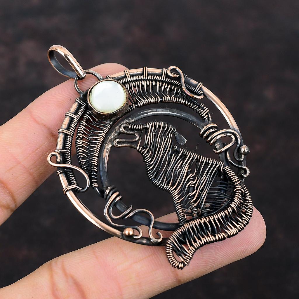Кулон из перламутра, обернутый медной проволокой, Ювелирное изделие, Кулон с драгоценным камнем, Медное украшение, Кулон ручной работы, Кулон с собакой для подарка, Ювелирное изделие, обернутое проволокой