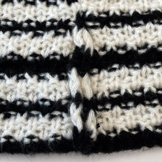 Зимняя женская шапка-кошечка с контрастными полосками и звездами, меховой шарик, декор в виде демона, ветрозащитная эластичная противоскользящая теплая шапка