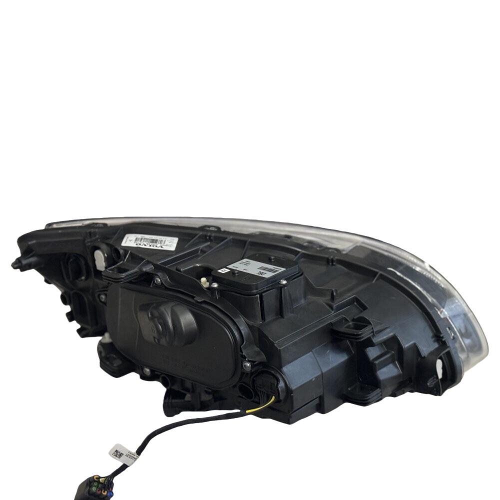 Блок-фара Volvo XC60 Правая (2018-2025) - Часть №. 32396584/32347381