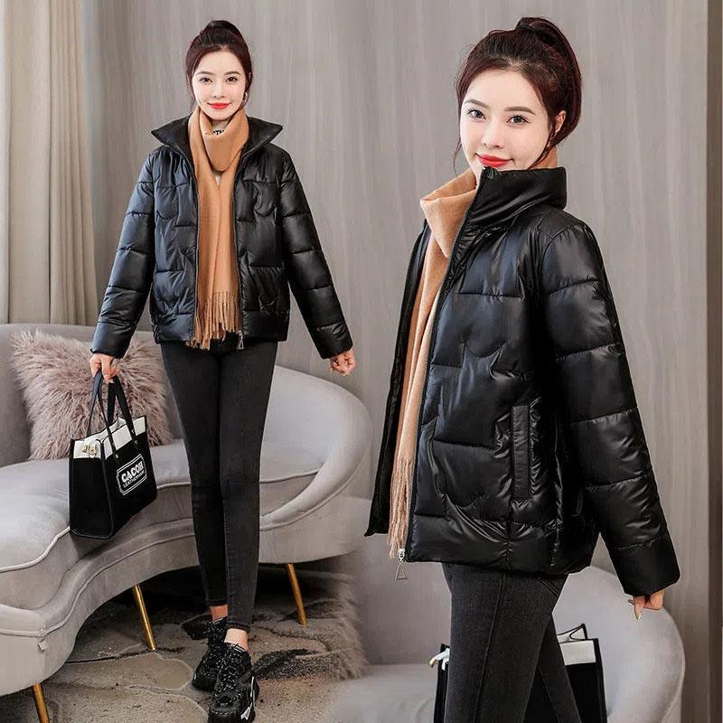 Зимняя женская хлопковая стеганая куртка. Яркое женское пальто с коротким воротником-стойкой. Утепленная пуховая хлопковая стеганая куртка для женщин.