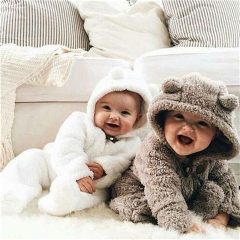 Милый плюшевый комбинезон для малышей