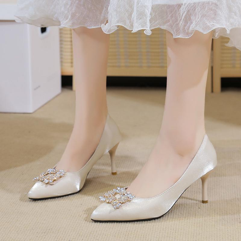 Французские свадебные туфли, белые атласные модельные туфли подружки невесты с пряжкой из снежинок и жемчуга, белые туфли на высоком каблуке, свадебные туфли больших размеров, женские туфли на каблуке