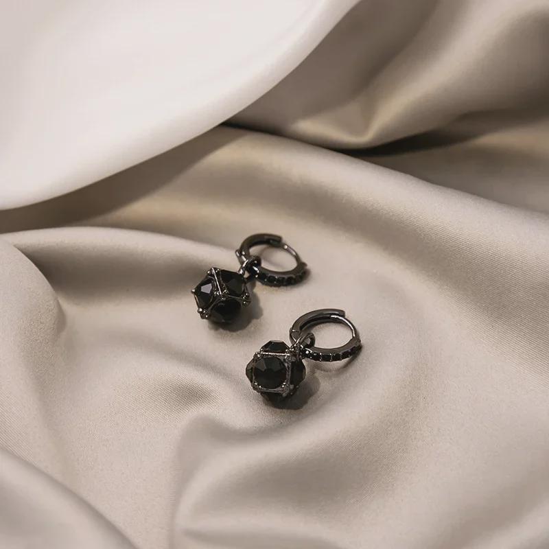 High-End Retro Black Zircon Geometric Earrings In Dark Style