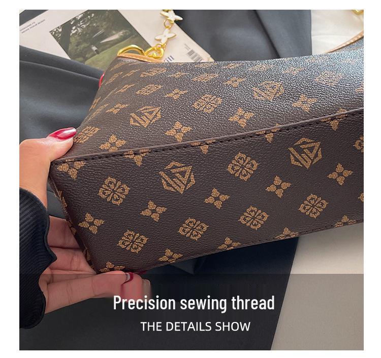 Осень 2025 Высококлассная европейская и американская модная сумка-тоут: Большая вместительность, Повседневная сумка под мышку для поездок на работу, На одно плечо и через плечо.