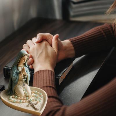 Священные смолы Святая Мать Отец Статуя Коробка для хранения розария Поднос для молитвенных украшений и бусин Держатель для религиозных реликвий