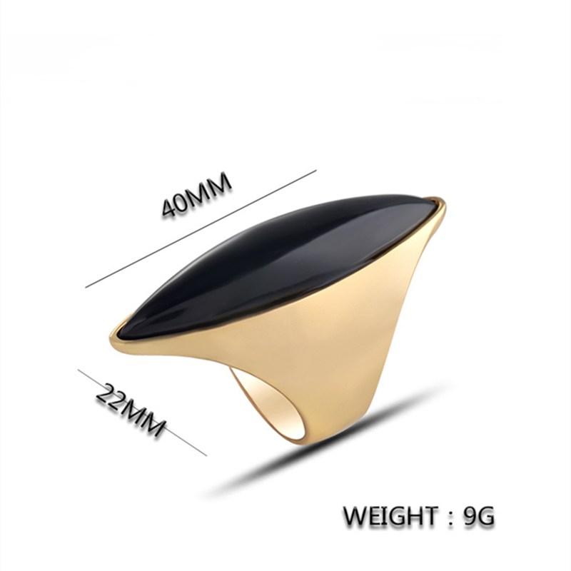 Женское кольцо с камнем