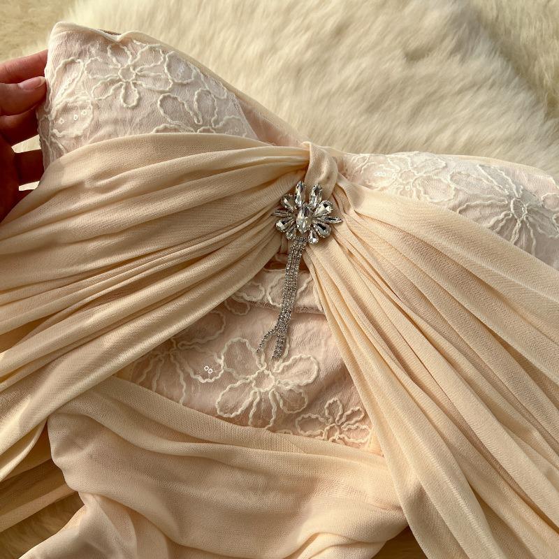 Женское элегантное платье-сетка с пайетками и вышивкой, приталенное, с талией