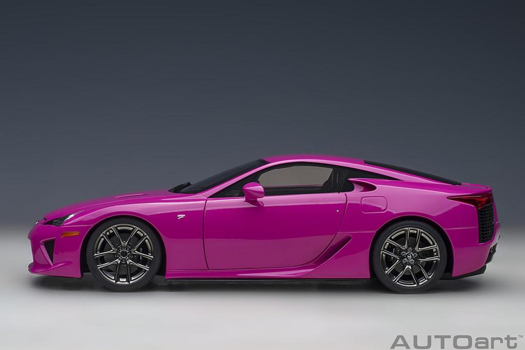 AUTOart Lexus LFA Готовая модель 1/18 (Страстный розовый)