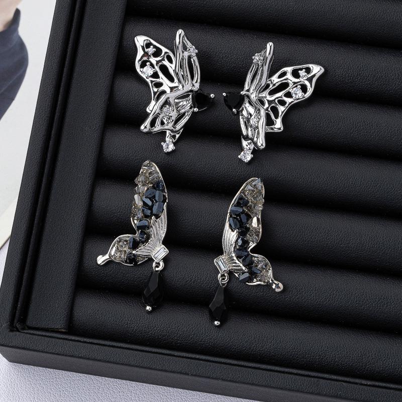 New temperament three-dimensional hollow design crystal butterfly water drop love stud earrings retro versatile high-end earrings women