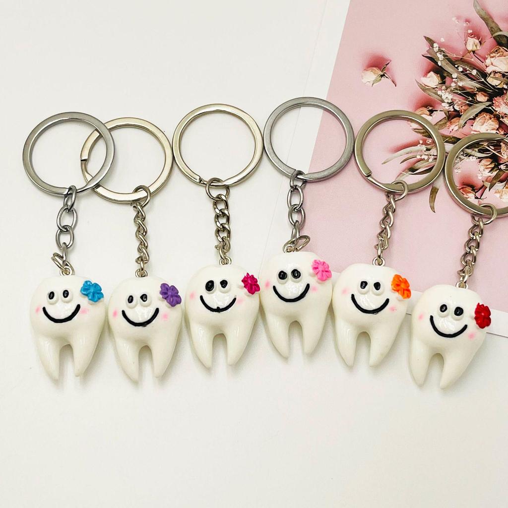 Creative Smile Face Resin Keychain - Personalized Gift Bag Charm & Activity Freebie