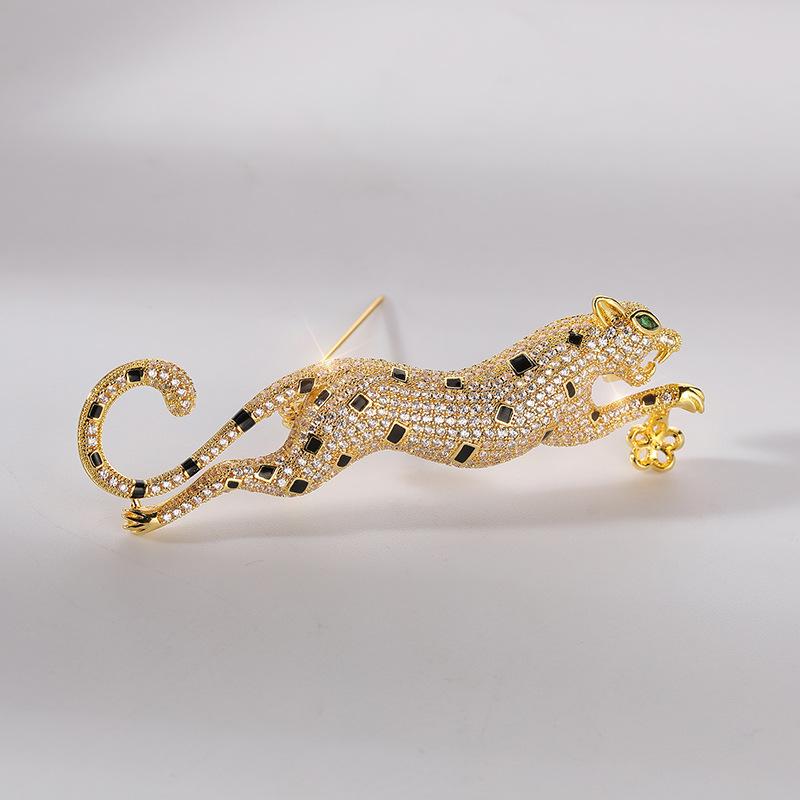 Брошь «Леопард Западной Лян»: Брошь с цирконом и пресноводным жемчугом